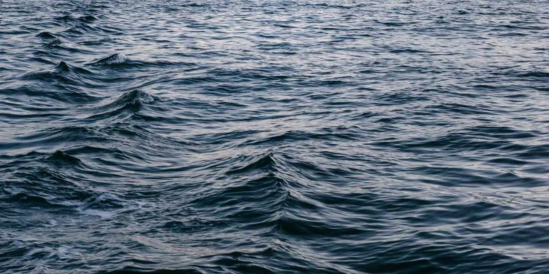 告别腰酸背痛！办公室久坐族的10分钟微运动养生指南